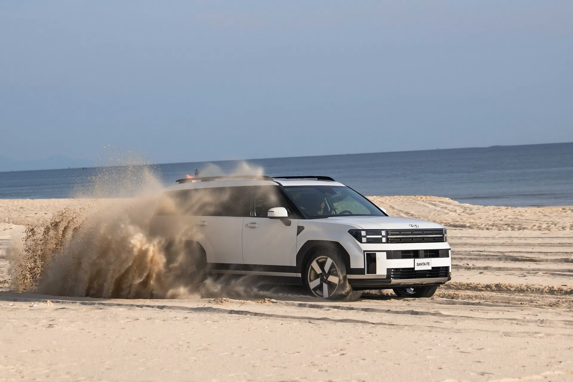 Hyundai SantaFe 30 Hyundai Santafe White Bien 25