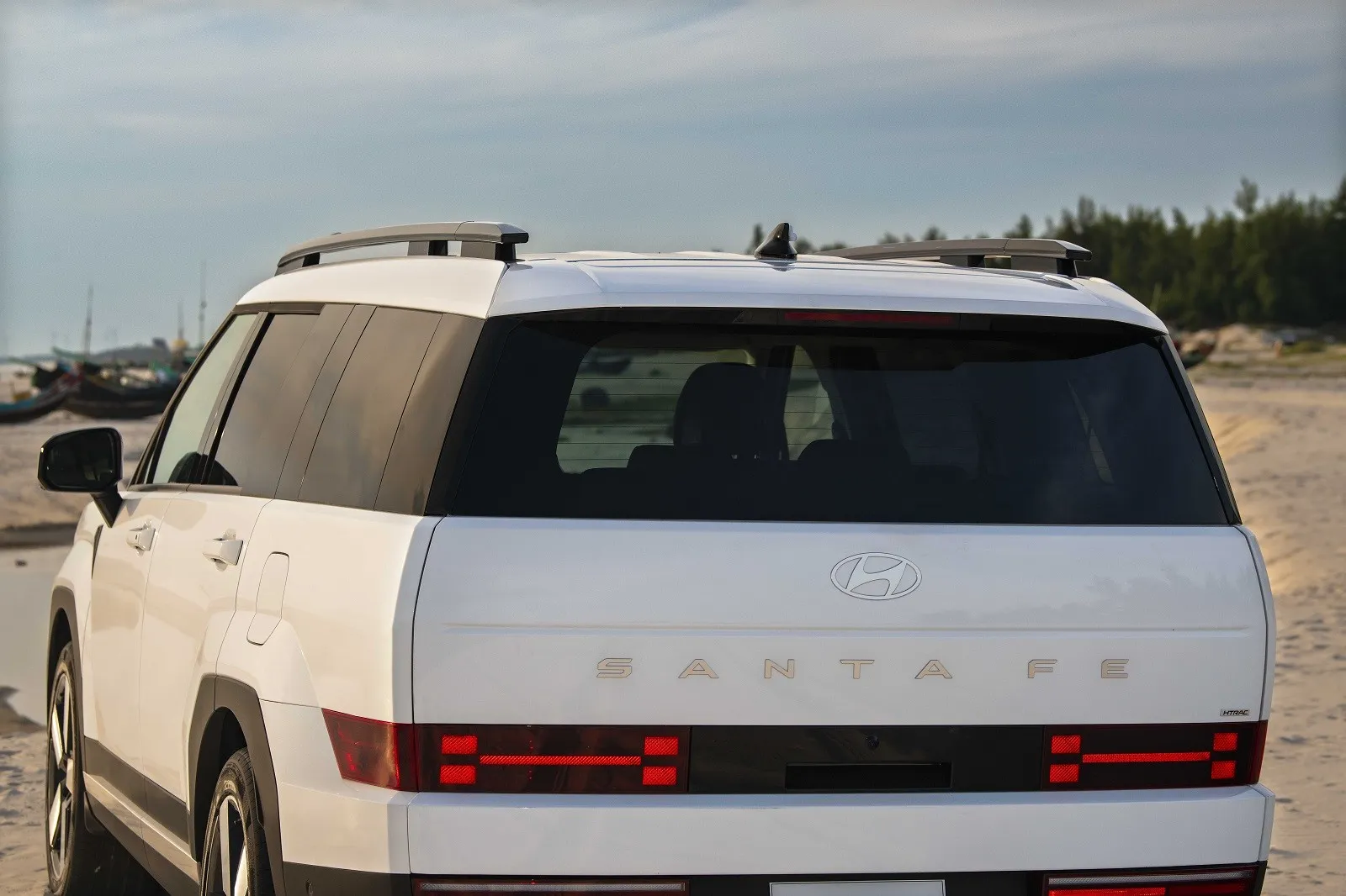 Hyundai SantaFe 40 Hyundai Santafe White Chitiet 17